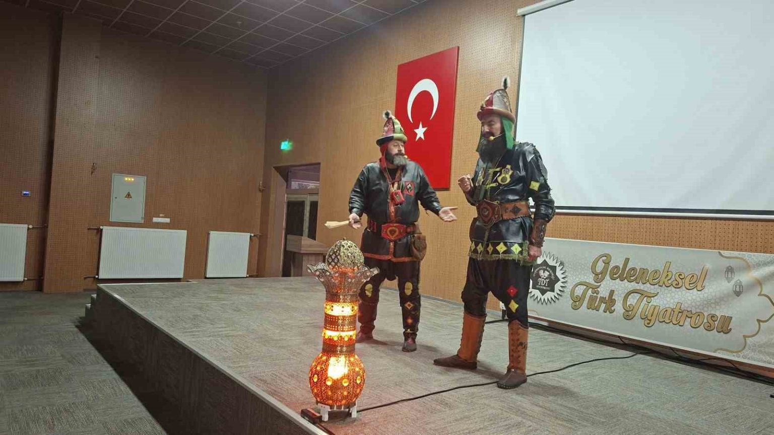 hisarcikta-ogrencilere-yesil-vatan-orman-sevgisi-konulu-hacivat-karagoz-golge-oyunu
