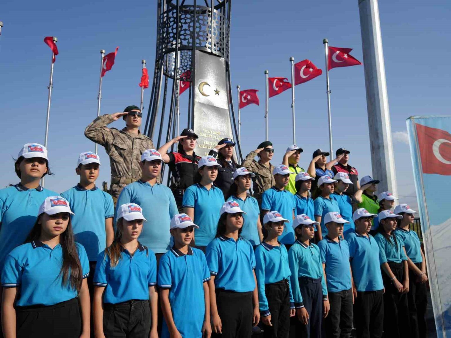 igdirda-dilucu-sehitleri-anitinda-anma-toreni