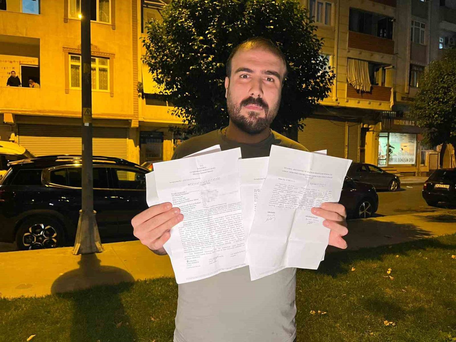 istanbulda-esinin-intihari-sonrasi-cocuguyla-gorusen-baba-ile-esinin-ailesi-arasinda-arbede