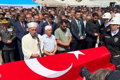 izmirde-sehit-dusen-polislere-son-gorev