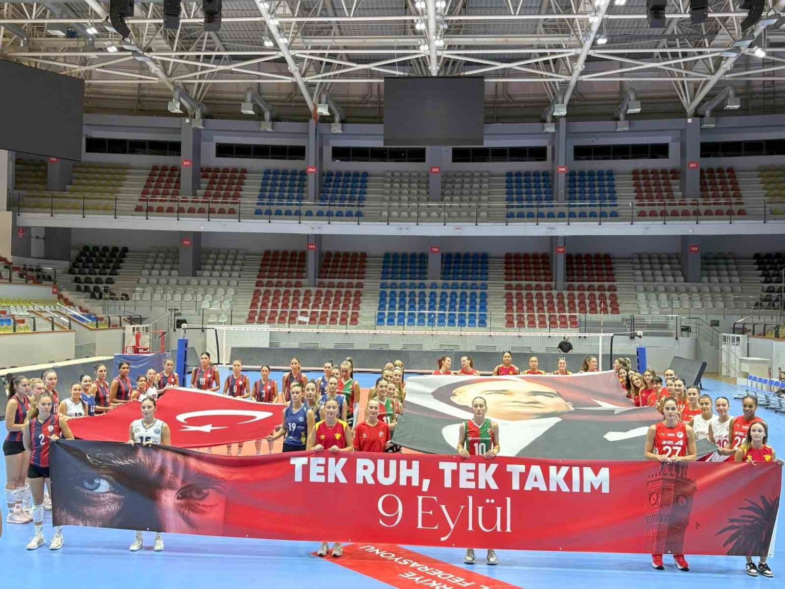 izmirin-kadin-voleybol-takimlari-9-eylulde-birlik-mesaji-verdi