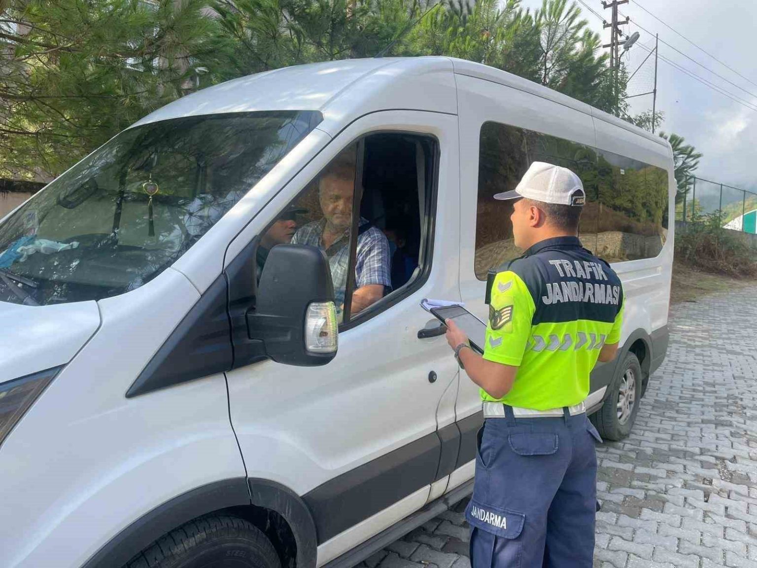 jandarmadan-okul-servis-araclarina-denetim