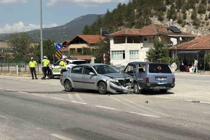 karabukte-otomobiller-carpisti-2si-cocuk-6-yarali