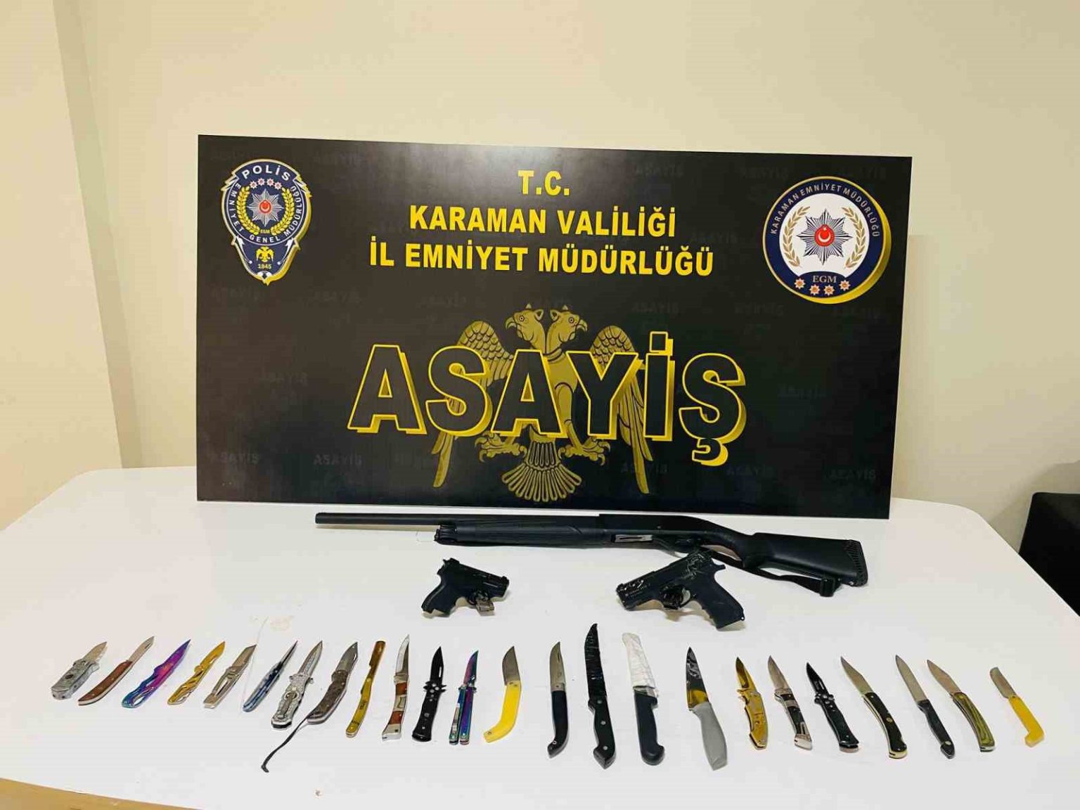 karamanda-uyusturucu-ve-ruhsatsiz-silahlar-ele-gecirildi
