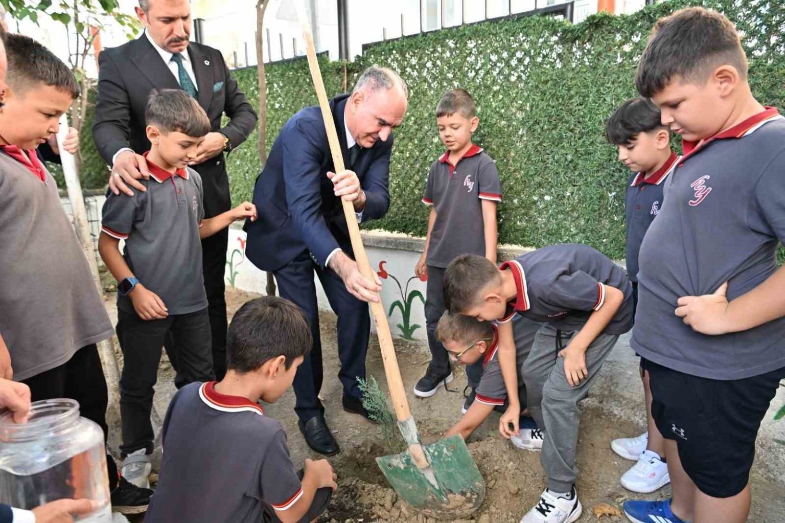 manisada-egitim-yili-fidan-dikimiyle-basladi