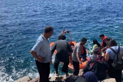 marmaris-armella-koyunda-mahsur-kalan-39-duzensiz-gocmen-kurtarildi