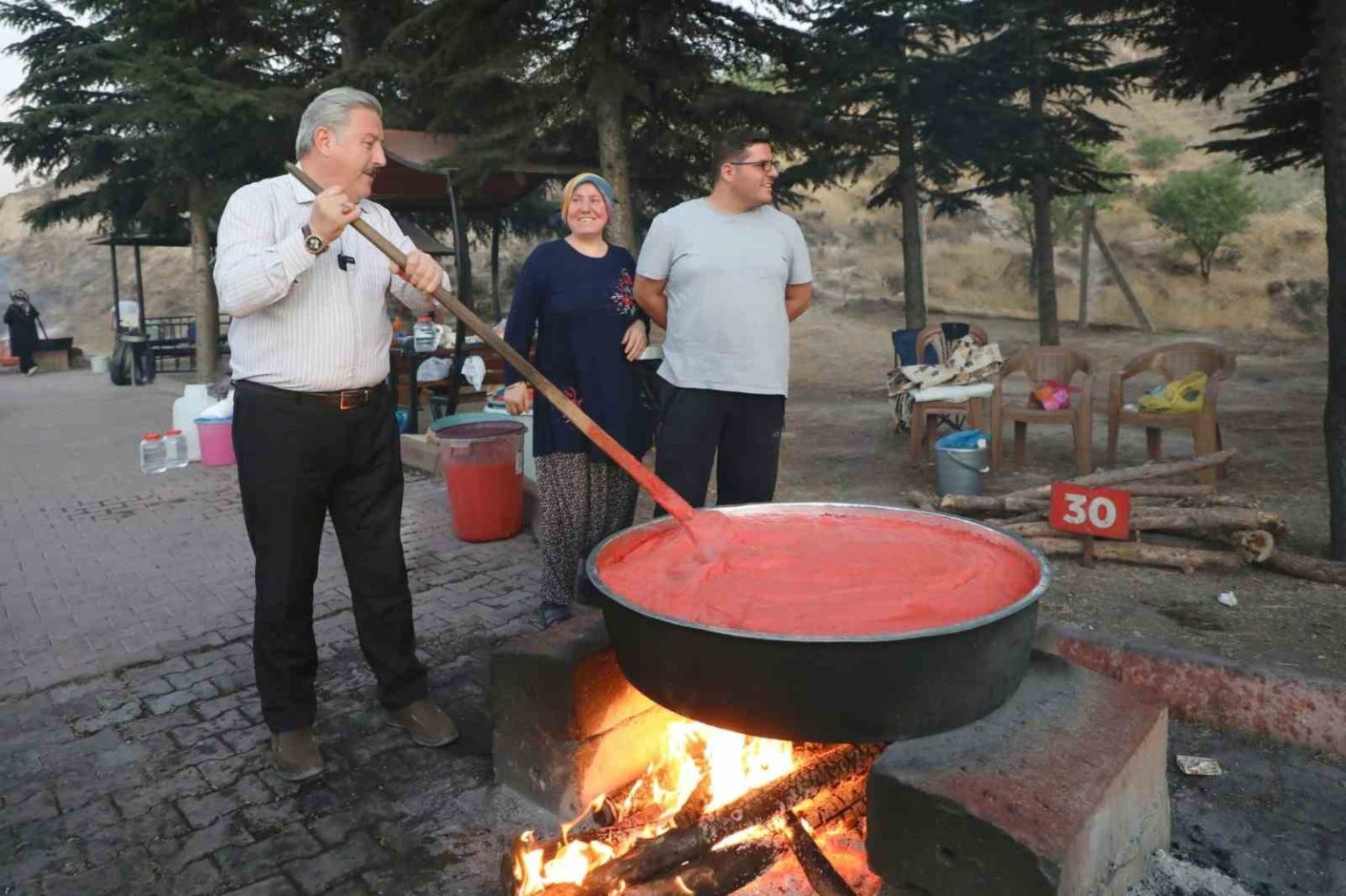 melikgazi-belediyesi-salca-kaynatma-gunleri-rekor-katilimla-sona-erdi