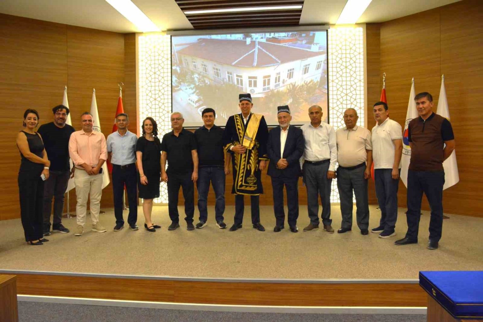 ozkasap-ozbekistanli-uzum-ureticilerini-bilgilendirdi