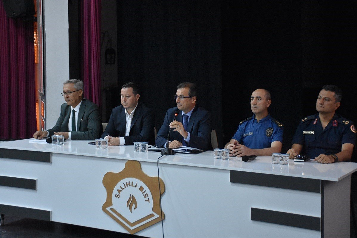 salihlide-yeni-egitim-ogretim-yili-trafik-tedbirleri-masaya-yatirildi