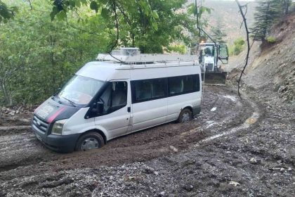 siddetli-yagis-nedeniyle-kapanan-yollar-acildi