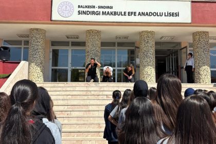 sindirgida-ogrenciler-deprem-bilinciyle-yetisiyor