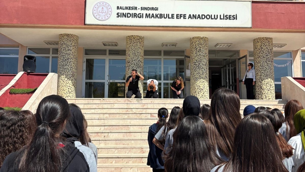sindirgida-ogrenciler-deprem-bilinciyle-yetisiyor