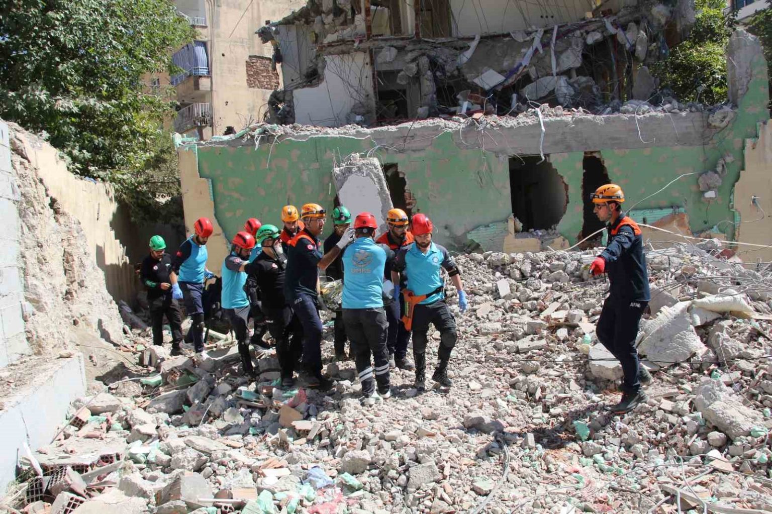 sirnakta-14-ilden-745-kisinin-katilimiyla-deprem-bolge-tatbikati