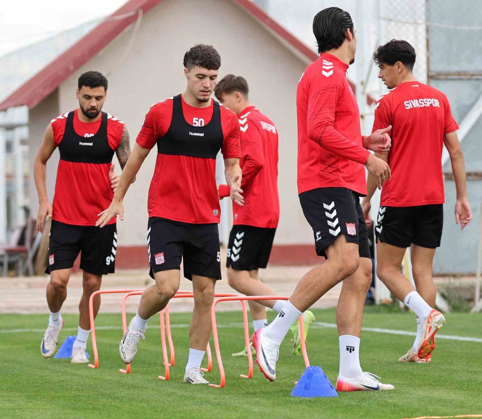 sivassporda-sariyer-hazirliklari-devam-ediyor