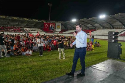 tarsusta-a-milli-takim-maci-coskuyla-izledi