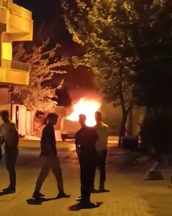 tofas-alev-topuna-dondu-vatandaslar-yangini-film-izler-gibi-izledi