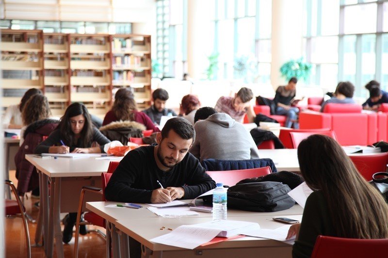 usak-universitesi-kutuphanesi-ogrencilere-sinirsiz-bilgi-erisimi-sunuyor