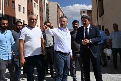 vali-aksoy-taptuk-emre-kiz-ogrenci-yurdu-insaatinda-incelemelerde-bulundu