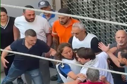 vatandaslar-saldirgani-linc-etmek-istedi-polis-engelledi