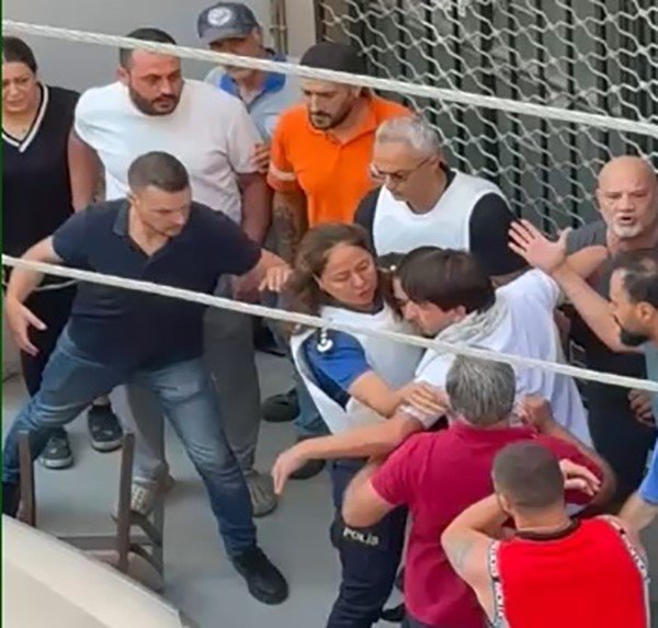 vatandaslar-saldirgani-linc-etmek-istedi-polis-engelledi