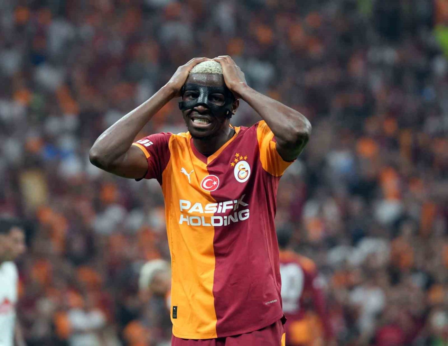 victor-osimhenin-ayak-bileginde-gerilme-tespit-edildi