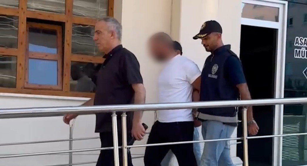 42-dosyadan-yillarca-hapis-yatti-cikinca-10-ev-soyan-sahis-tekrar-yakalandi