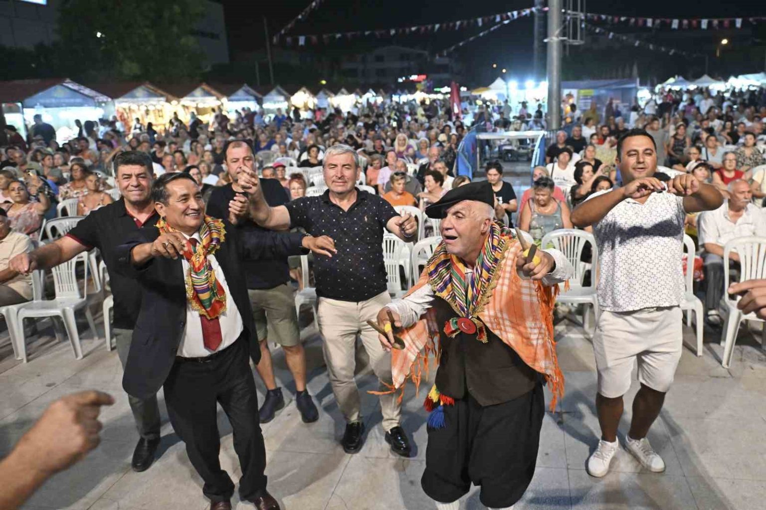 akdeniz-gecesinde-yorukler-kulturlerini-yasatti