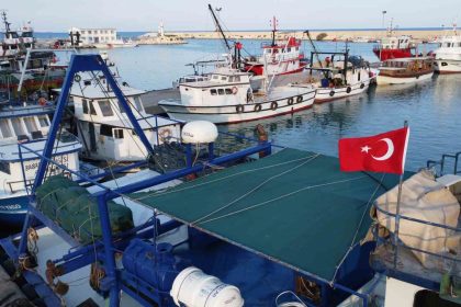 akdenizli-balikcilar-vira-bismillah-demeye-hazirlaniyor