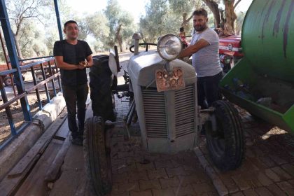 ata-yadigari-traktor-77-yildir-calisiyor