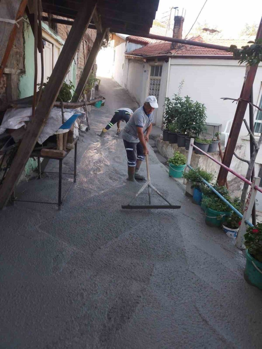 babadagin-gazi-mahallesinde-tamamlanan-yol-calismalarin-ardindan-hizmete-sunuldu