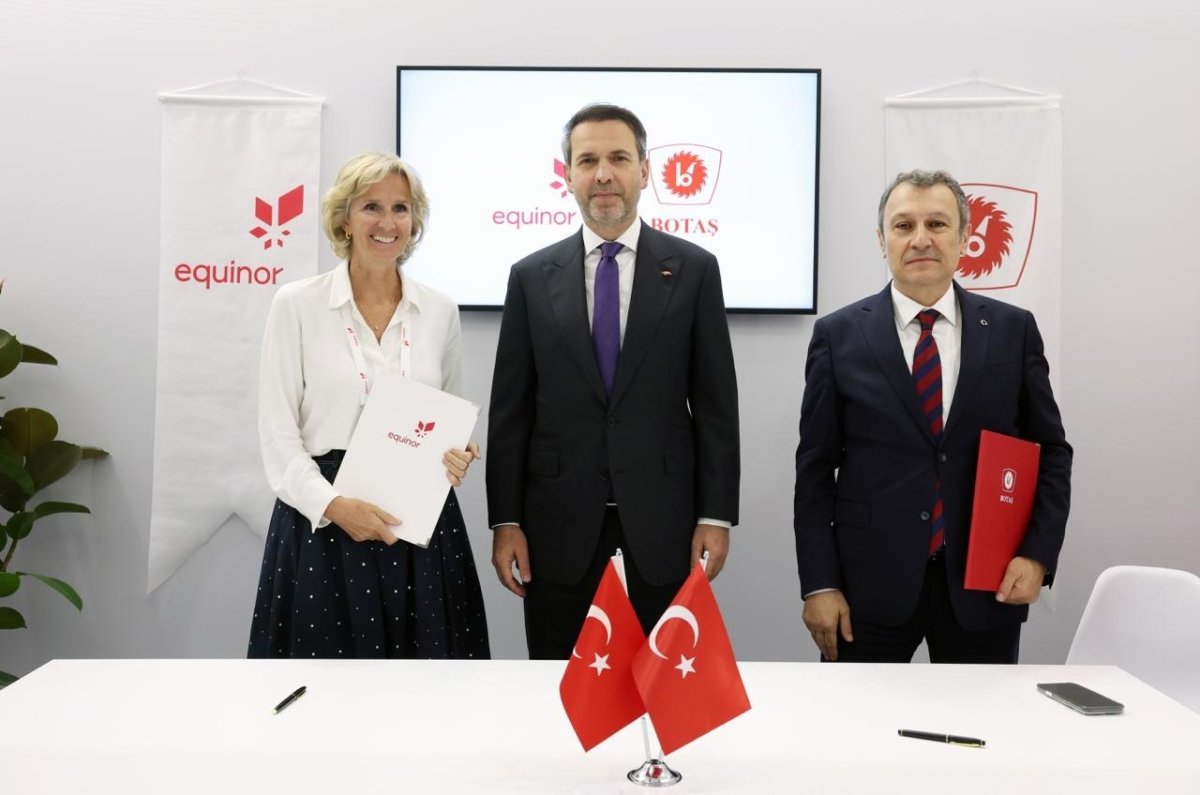 bakan-bayraktar-milanoda-botasin-imzaladigi-anlasmalara-refakat-etti