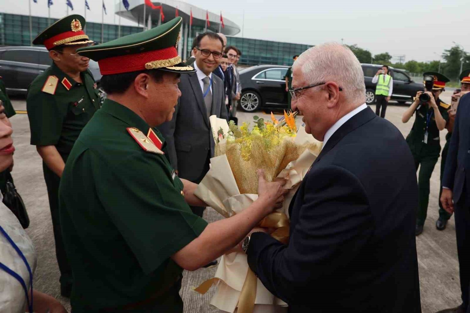 bakan-guler-vietnamda