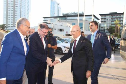 bakan-simsek-is-insanlariyla-istisareler-faydali-oldu-izmirin-bircok-konusuna-vakif-olduk