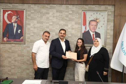 baskan-canpolattan-basarili-ogrencilere-odul