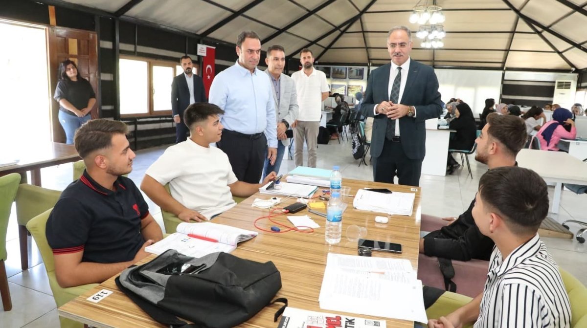 baskan-kustan-universite-adaylarina-destek-ziyareti