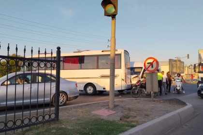 bursada-isci-servisi-ile-yolcu-minibusu-carpisti-4-yarali