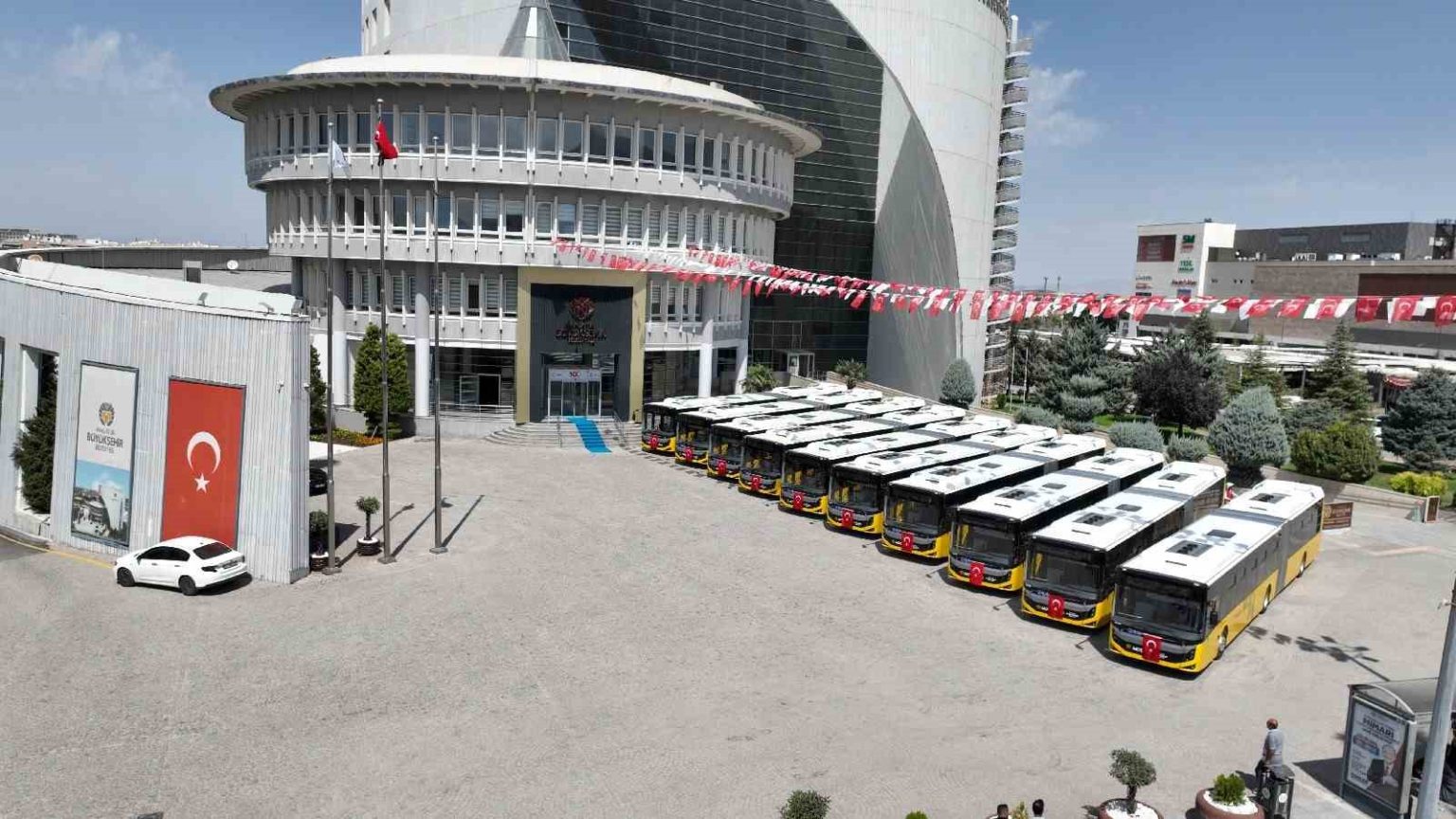buyuksehir-belediyesi-otobus-filosunu-guclendirdi