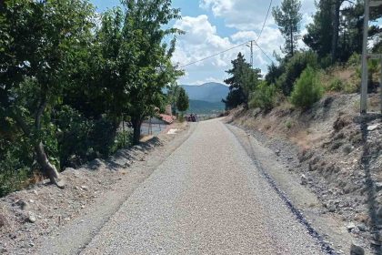 cameli-belediyesinin-yol-calismalarinin-ardindan-mahalle-sakinleri-daha-konforlu-ve-guvenli-ulasim-imkanina-kavustu