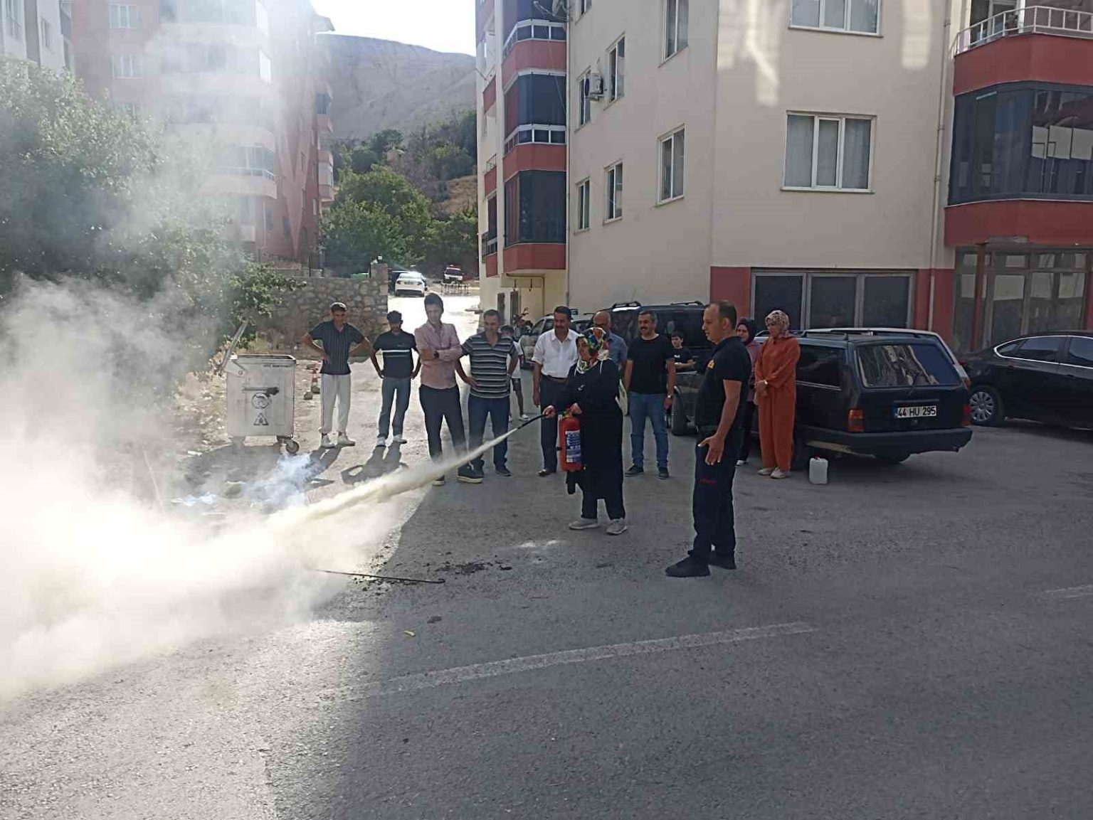 darende-itfaiyesinden-surucu-kursunda-yangin-egitimi