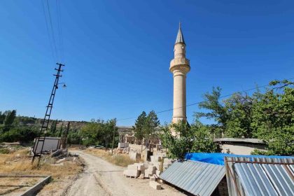 darendede-tarihi-yusufpasa-camisi-yeniden-ibadete-acilmayi-bekliyor