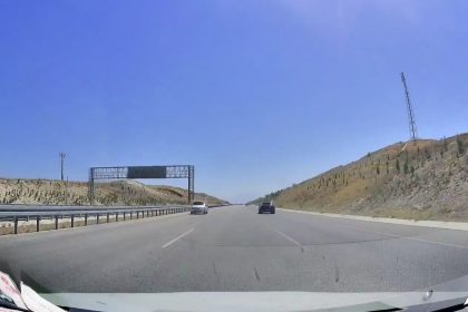denizli-aydin-otoyolunda-ters-yonu-kullanan-surucu-trafikteki-insanlarin-canini-hice-saydi