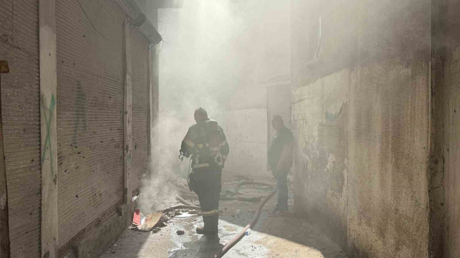 diyarbakirda-ayakkabi-deposundaki-yangin-22-saat-sonra-sonduruldu