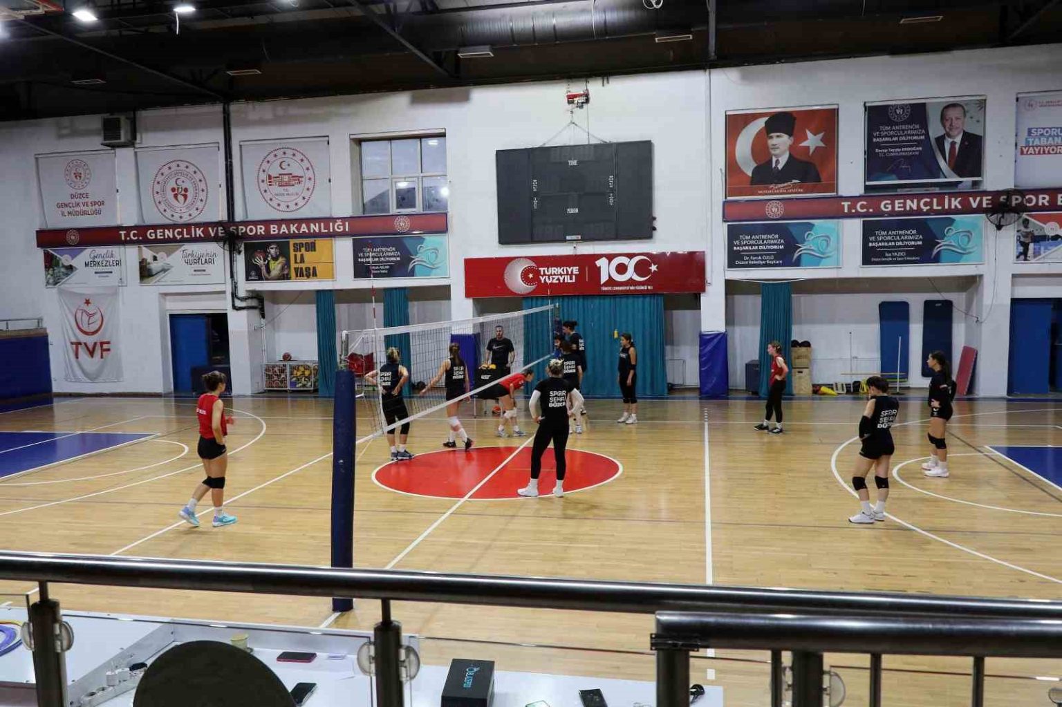 duzce-kadin-voleybol-takimi-yeni-sezon-hazirliklarini-surduruyor
