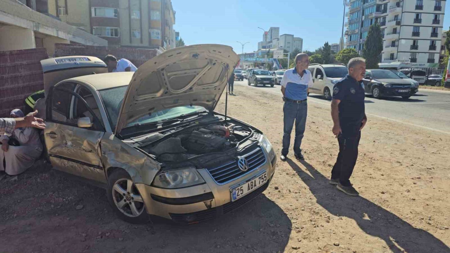 elazigda-otomobil-ile-kamyon-carpisti