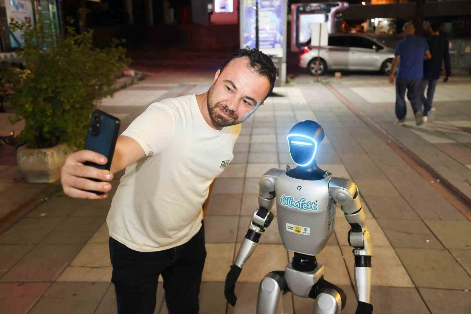 festivale-robotlu-davet