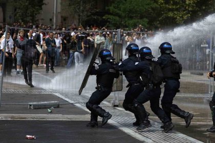 fransadaki-protestolarda-gozalti-sayisi-473e-yukseldi