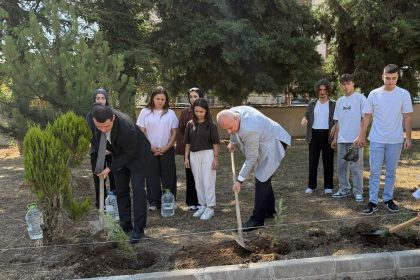 gelecege-nefes-olacak-fidanlar-toprakla-bulustu