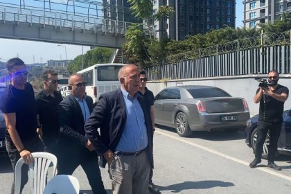 gursel-tekin-chpnin-istanbul-il-baskanligina-geldi-kisa-sure-sonra-oradan-ayrildi