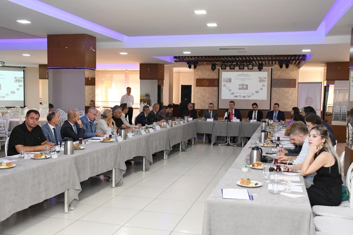 il-hayat-boyu-ogrenme-komisyonu-toplantisi-yapildi