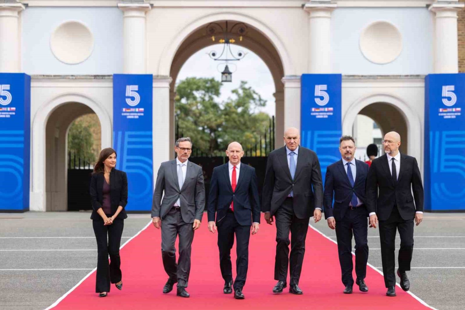 ingiltere-savunma-bakani-healey-putinin-ne-yaptigini-goruyoruz-bizi-yine-test-ediyor